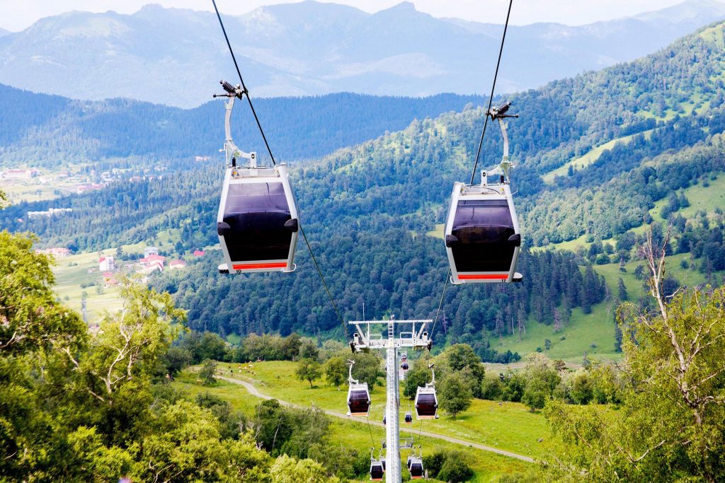 https://geotours1.ge/wp-content/uploads/2023/04/Bakuria-ropeway-1024x683.jpg